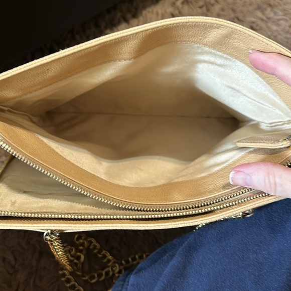 CHANEL Gold Shoulder Bag - Picture 7 of 14